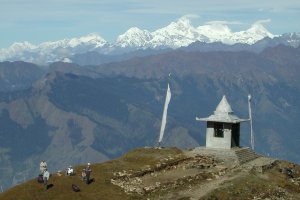 Chorten above Laurebina